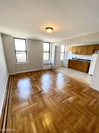 Main picture of 585 E 21st St