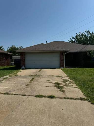 Main picture of 2309 Helm Ct