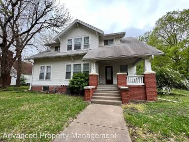 Main picture of 121 N Martin Luther King Jr Dr