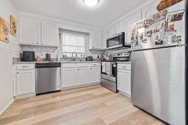 Main picture of 2514 W Kansas Ave