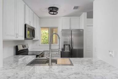 Main picture of 19 Arbor Club Dr