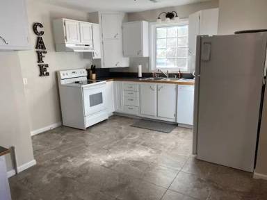 Main picture of 1828 Baldwin St