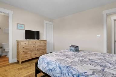 Main picture of 1 W Ridge