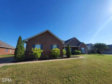 Main picture of 204 Pebble Creek Dr SW