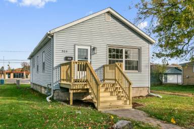 Main picture of 505 Greenbay Ave
