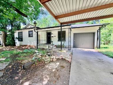 Main picture of 919 Denton St