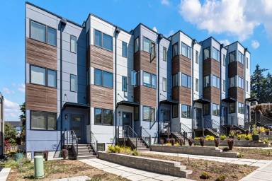 Main picture of 4278 NE 50th St