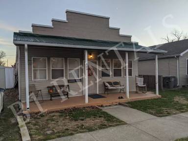 Main picture of 604 E 6th St