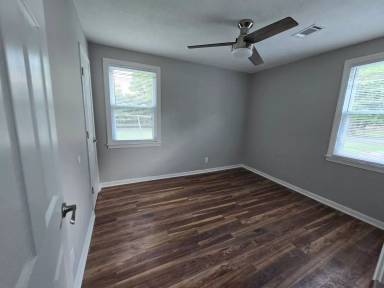 Main picture of 855 Forsythe St