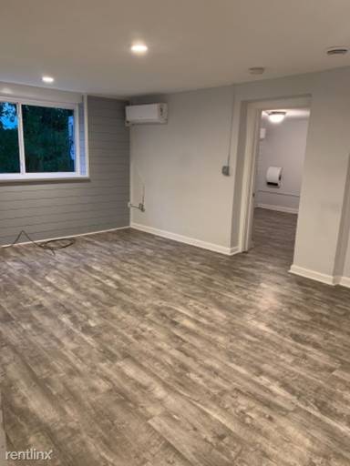 Main picture of 1050 Lake Ave