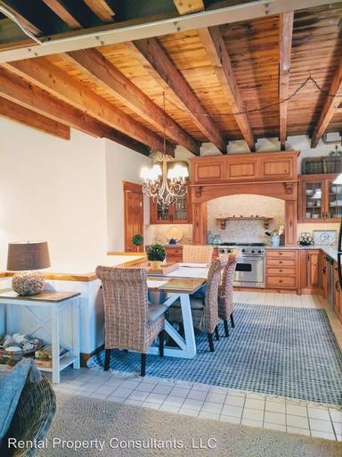 Main picture of 114 N Harbor Dr