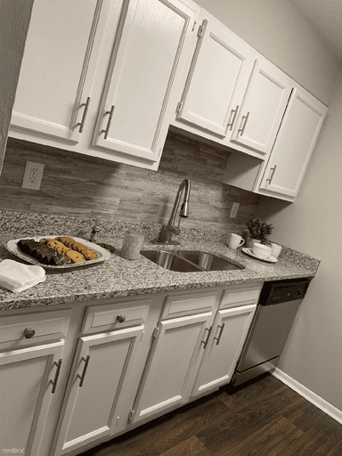 Main picture of The Oaks Apartments