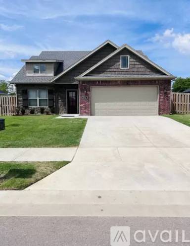 Main picture of 880 Lakeview Dr