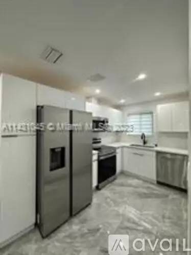 Main picture of 8166 NW 10th St