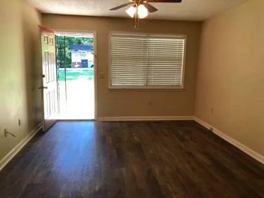 Main picture of 909 Fairchild Ave