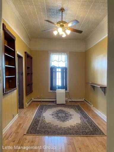 Main picture of 7 N Ferry St