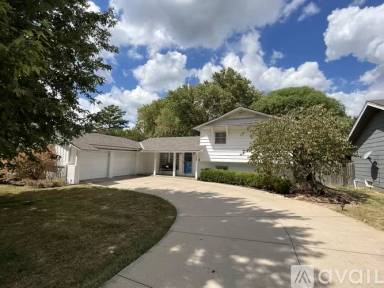 Main picture of 1057 N Gretchen Ln