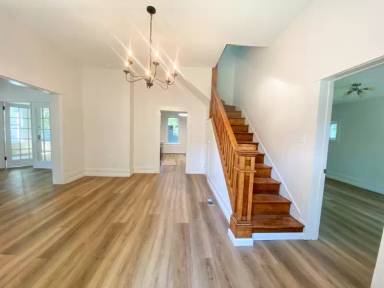 Main picture of 404 Lamont St