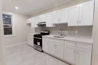 Main picture of 36 Holden St