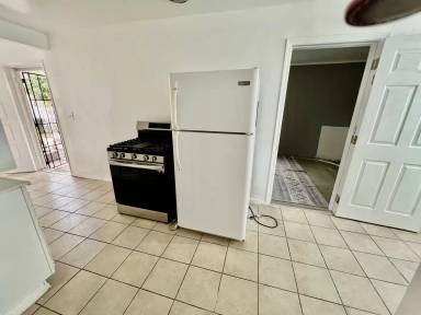 Main picture of 4311 W 170th St