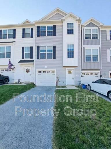 Main picture of 6 Pacer Dr