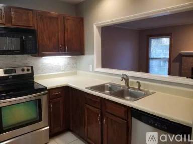 Main picture of 704 Hollyfax Cir