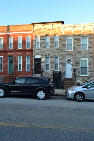 Main picture of 1226 W Cross St