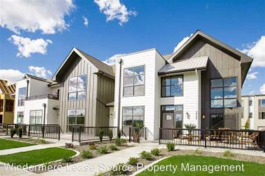 Main picture of 2432 W Centennial Pl
