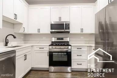 Main picture of 1455 W Farragut Ave