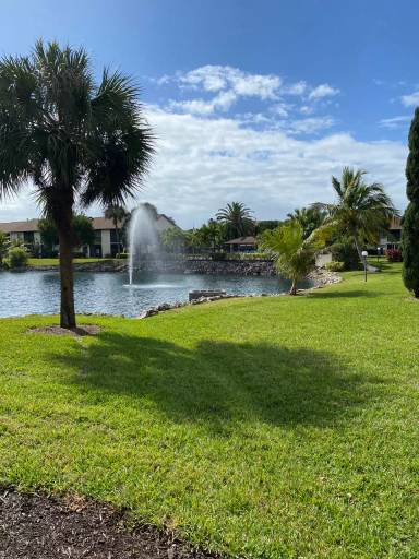 Main picture of 9275 Lake Park Dr