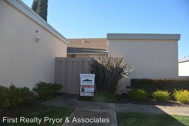 Main picture of 19 Clark Creek Cir