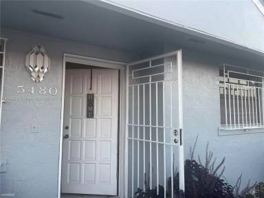 Main picture of 5480 W 27th Ct