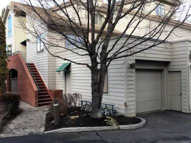 Main picture of 15 NW Portland Ave