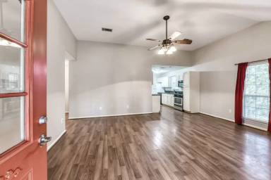 Main picture of 115 Delaware Dr