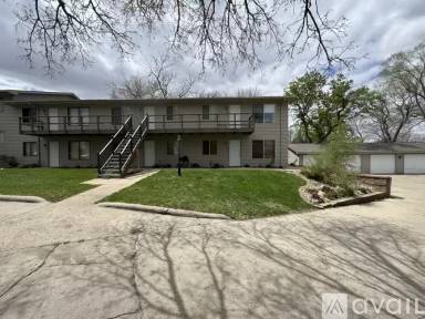 Main picture of 905 1st Ave
