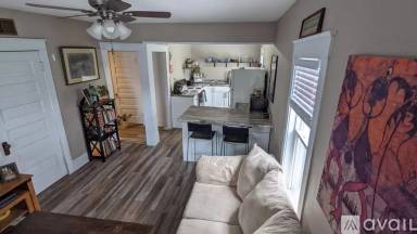 Main picture of 702 E Grand Ave