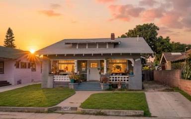 Main picture of 1025 W 46th St