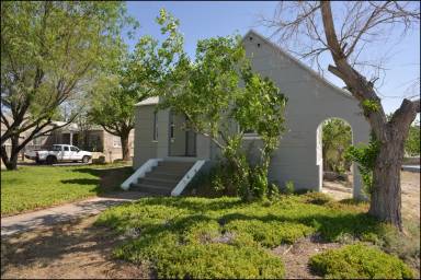 Main picture of 2402 N Kansas St