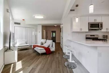 Main picture of 82 Ballou Ave
