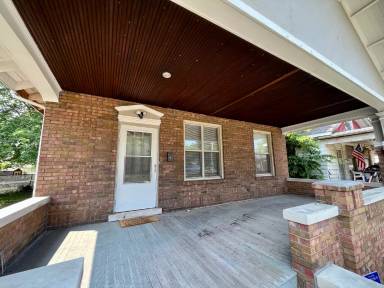 Main picture of 306 E Scarritt St