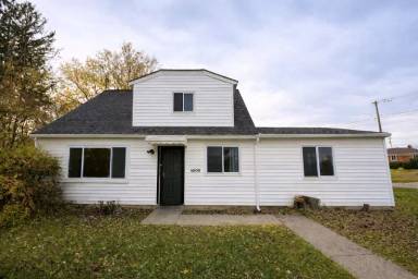 Main picture of 4300 E 175th St