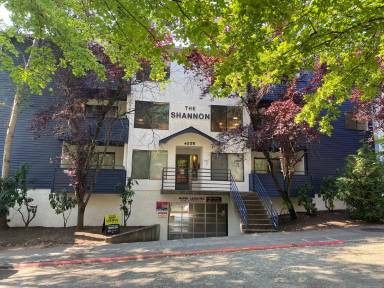 Main picture of 4225 9th Ave NE