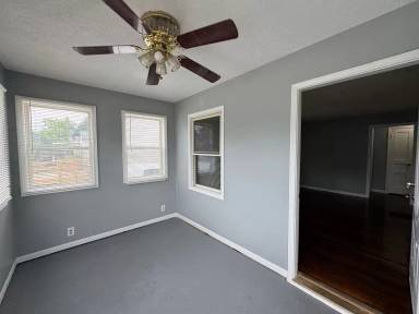 Main picture of 2342 E Legrande Ave