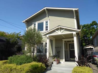 Main picture of 105 Shaver St
