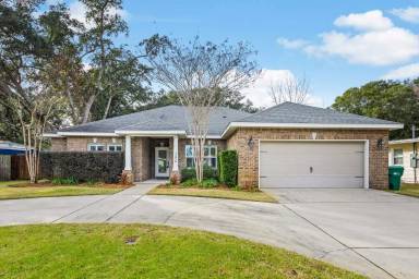 Main picture of 206 Forest Dr