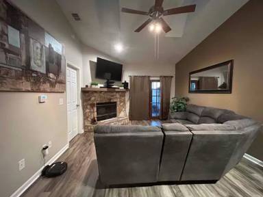 Main picture of 8017 Marseilles Dr