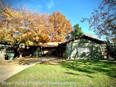 Main picture of 5100 Hemlock St