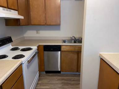 Main picture of 1395 Carlin St