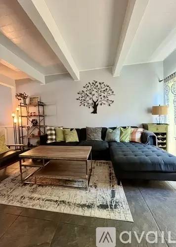 Main picture of 4591 Inglewood Blvd
