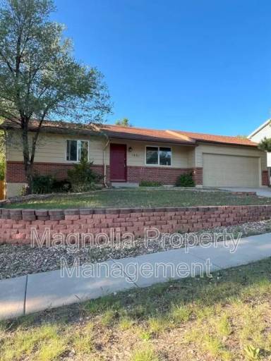 Main picture of 1931 Palm Dr